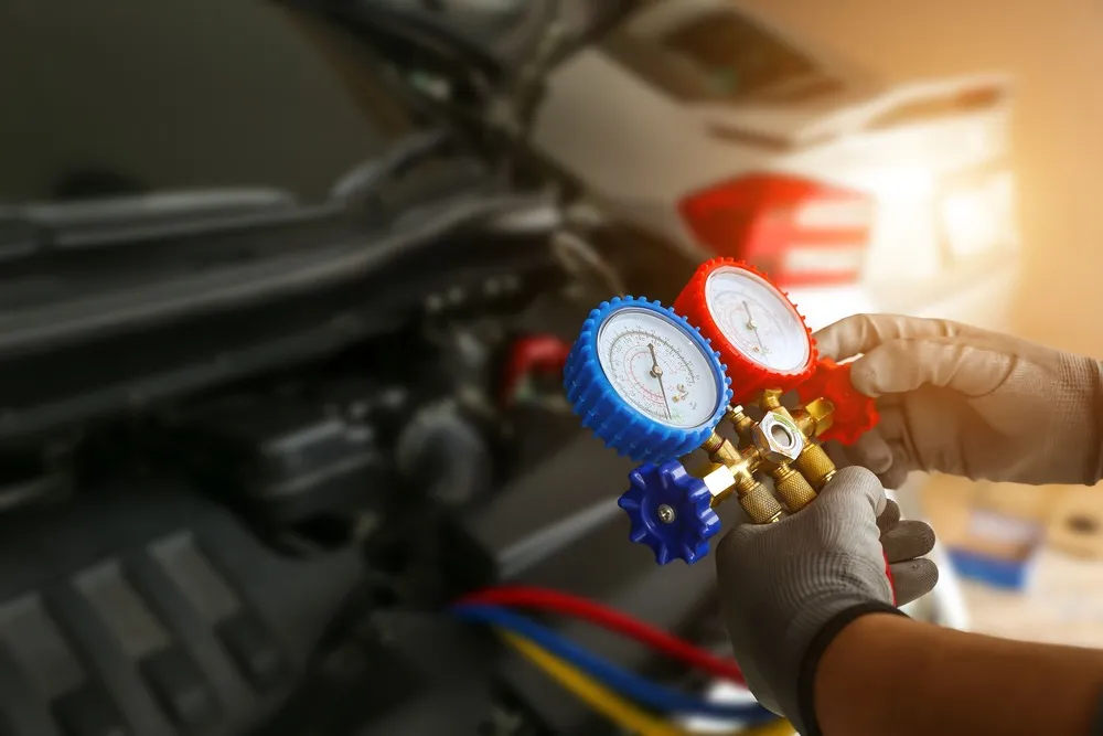 خدمة تكييف السيارة وإصلاحها