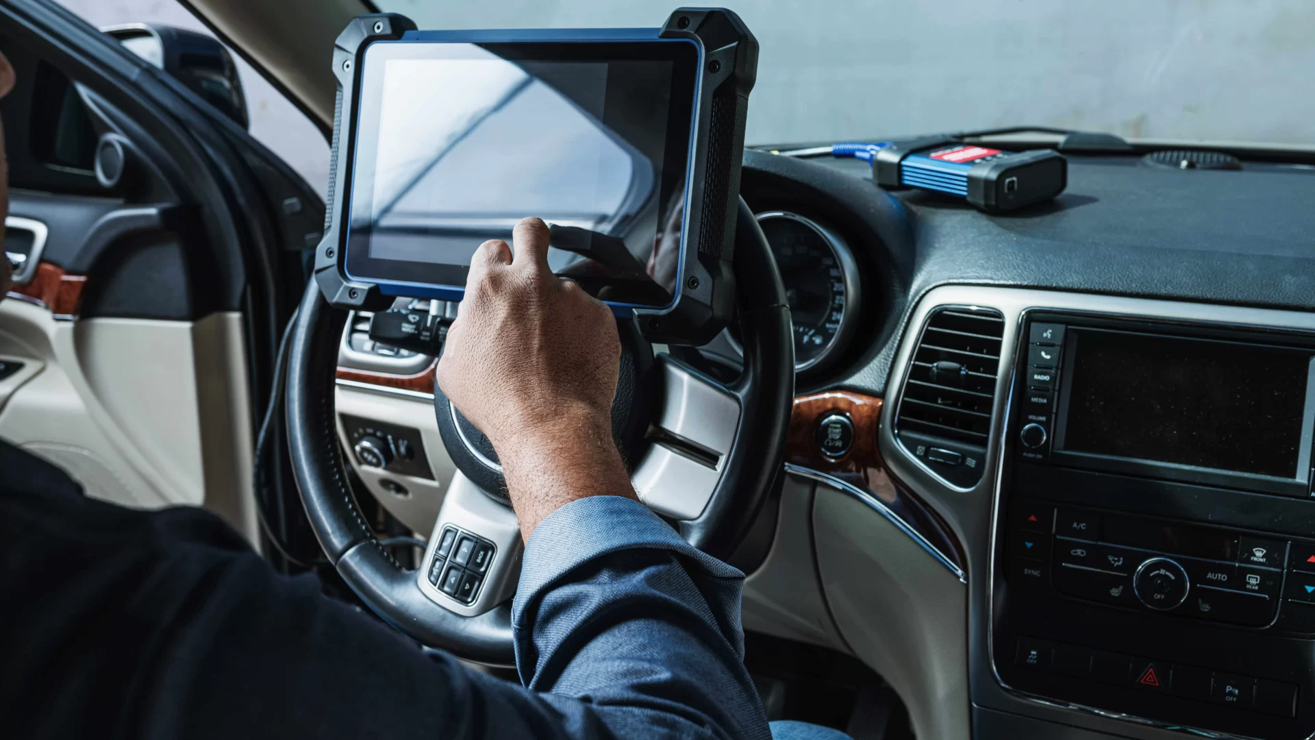 خدمة تشخيص وفحص كمبيوتر السيارة