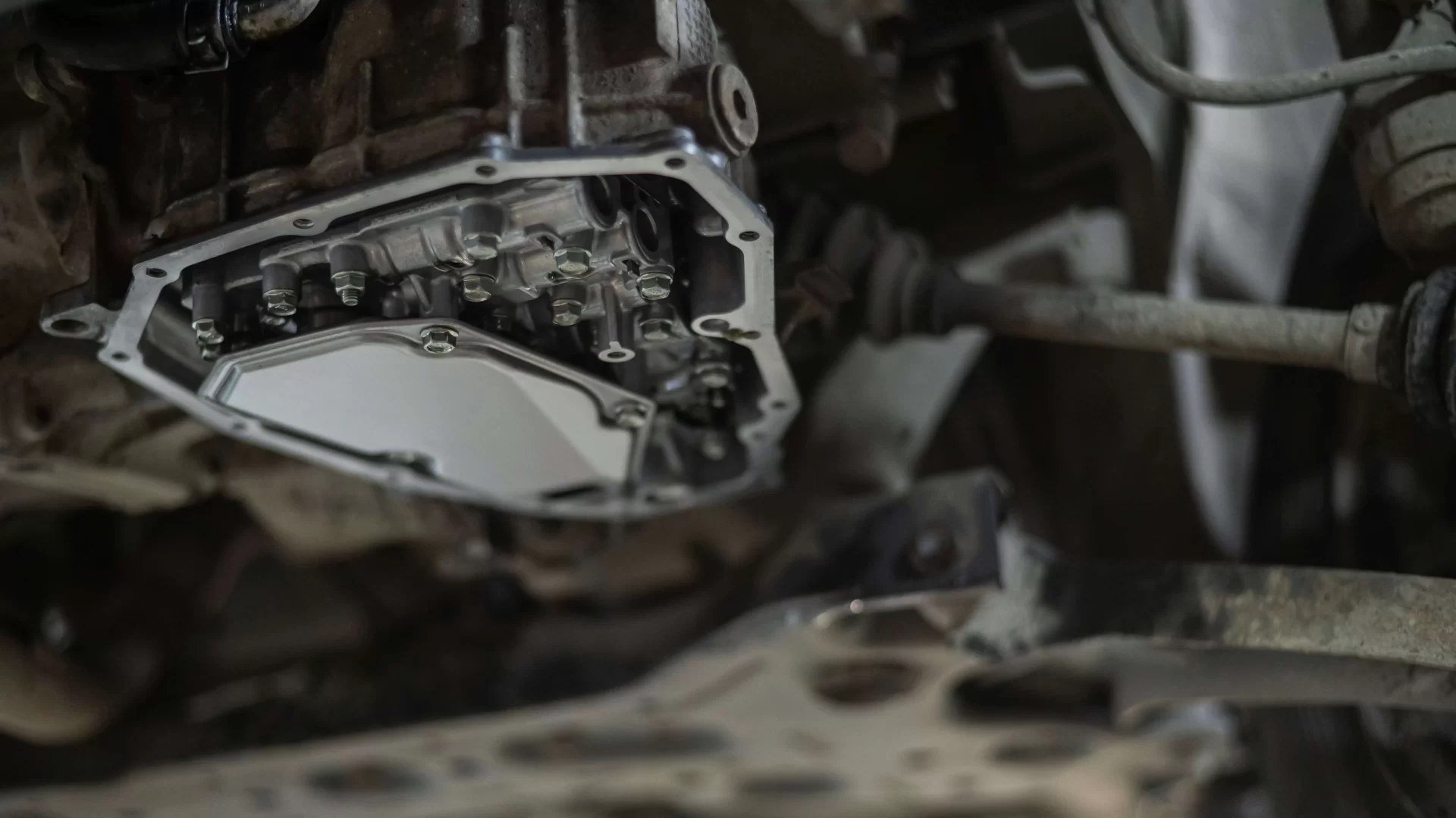 замена масла в коробке передач автомобиля 2