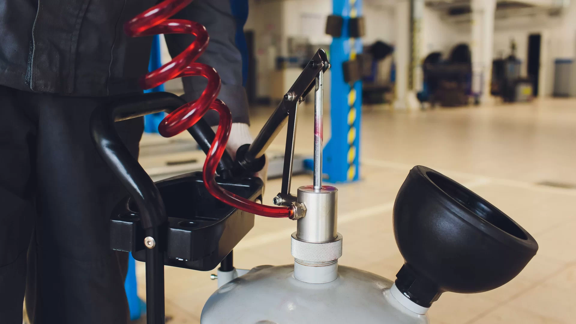 замена масла в коробке передач автомобиля 4