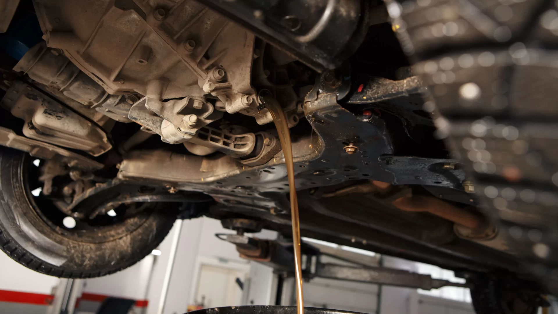 замена масла в коробке передач автомобиля 5