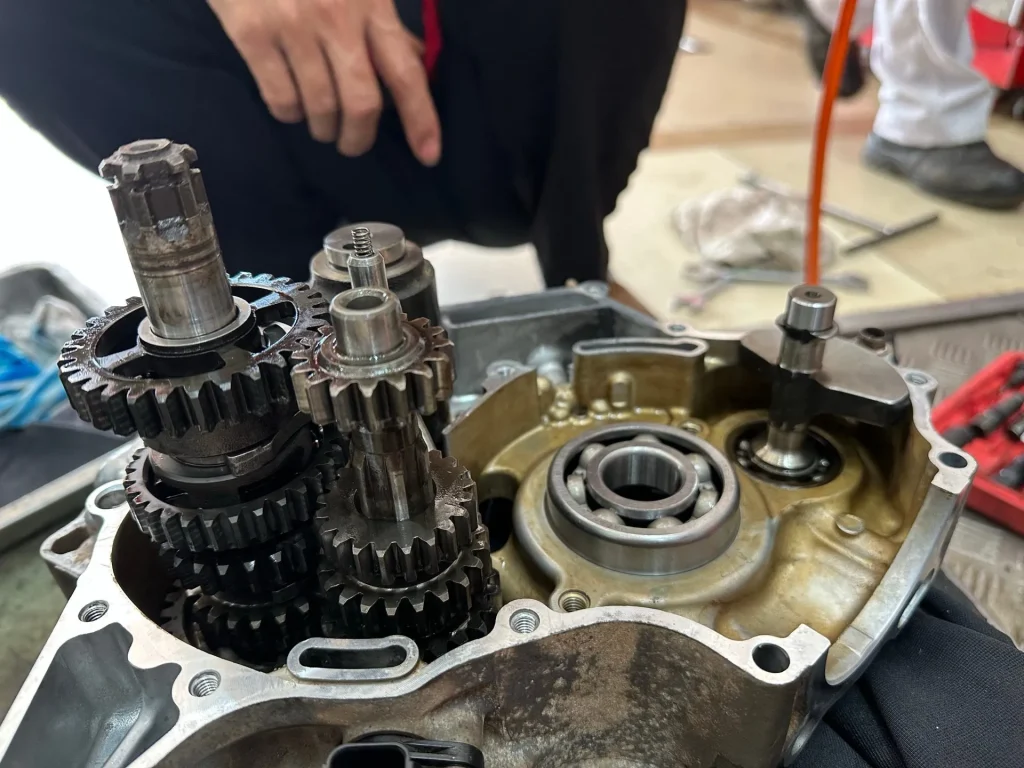 Car Gearbox Repair in Dubai car gearbox repair service 5