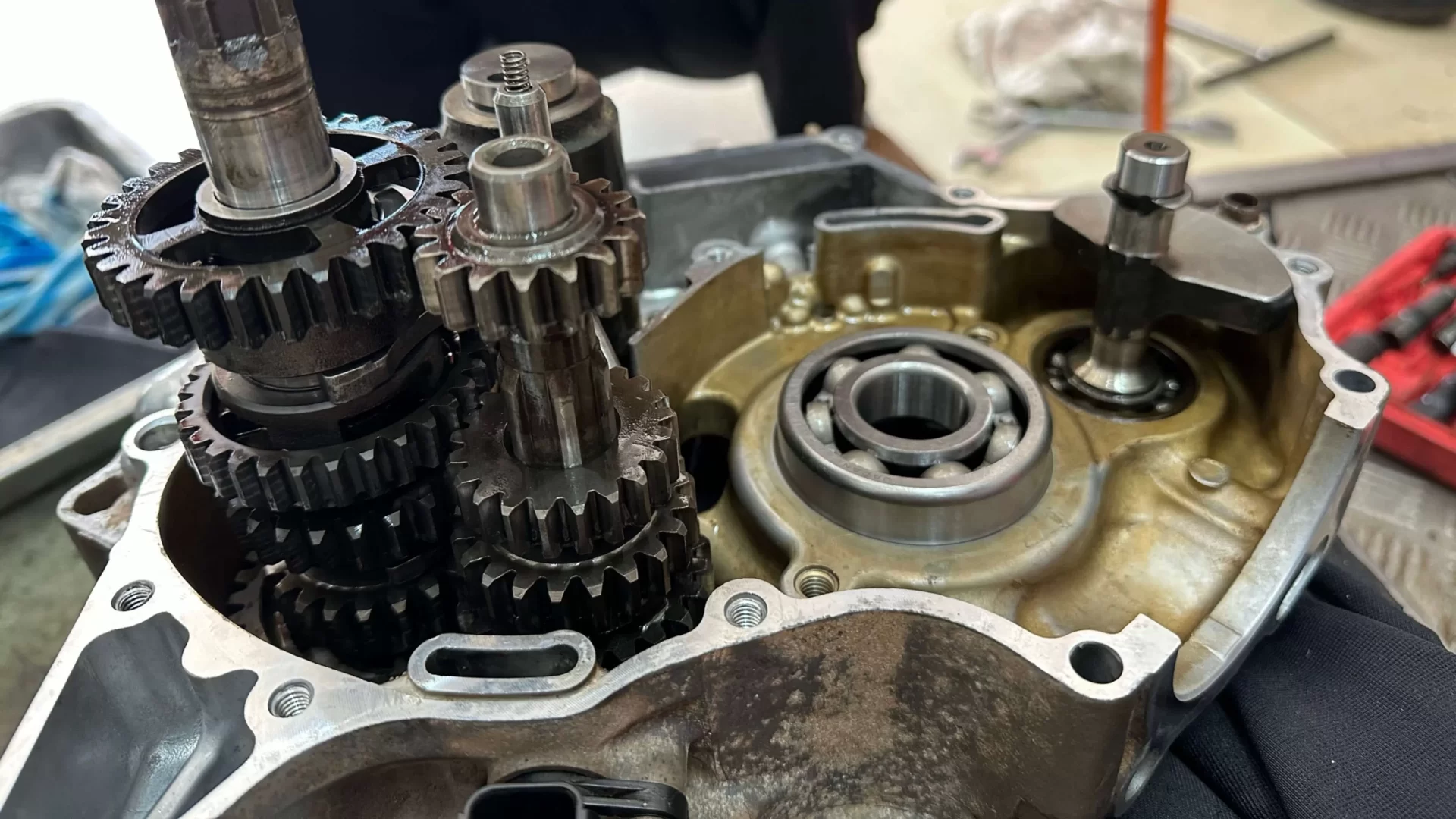 خدمة إصلاح علبة تروس السيارة