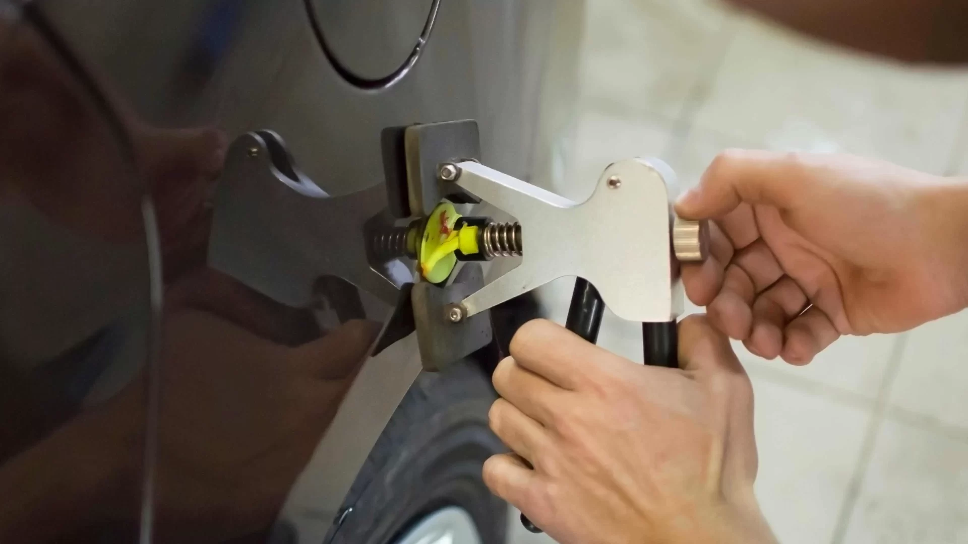 car dent and scratch repair services 3