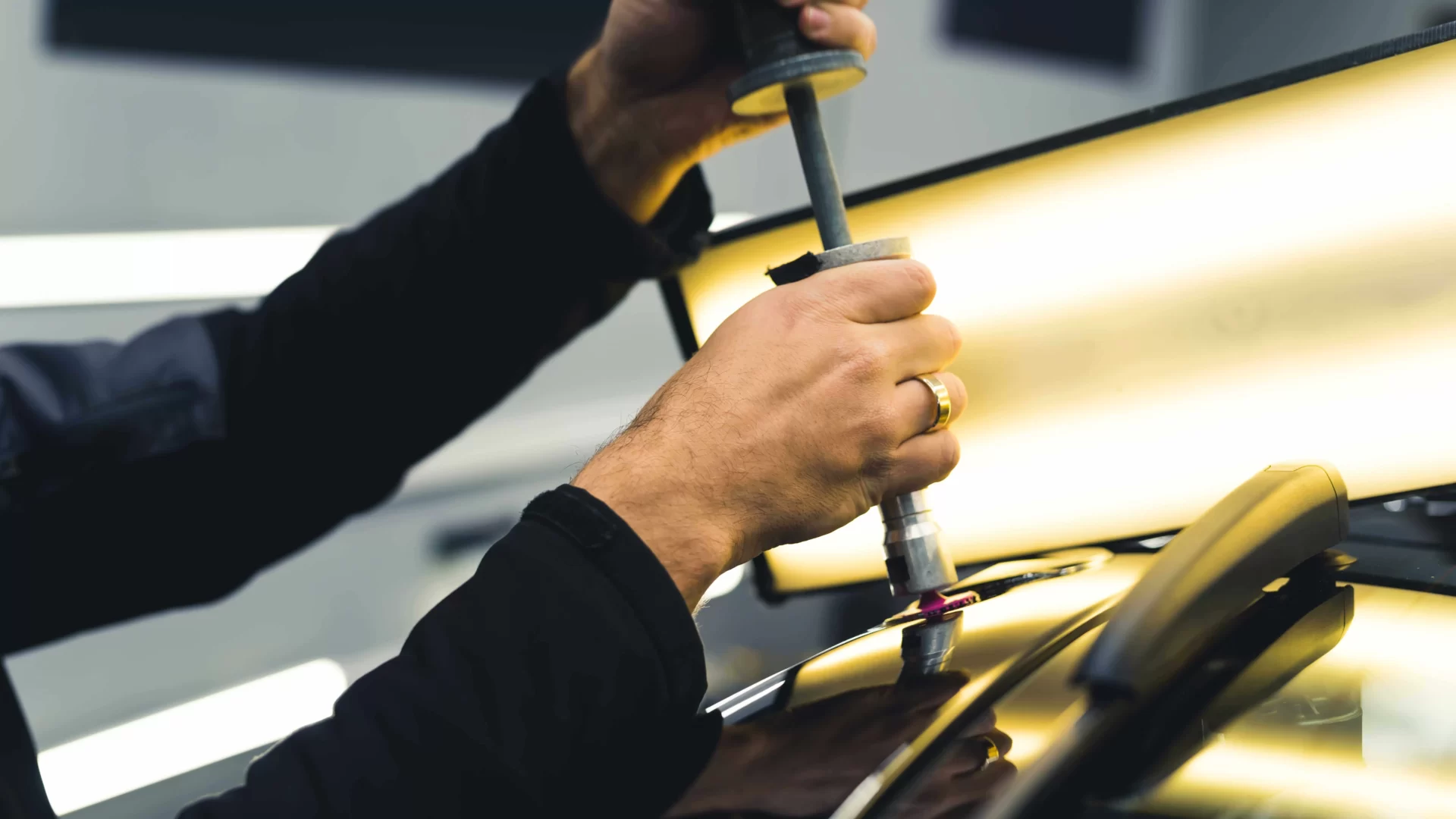 خدمات إصلاح دنت وخدوش السيارات