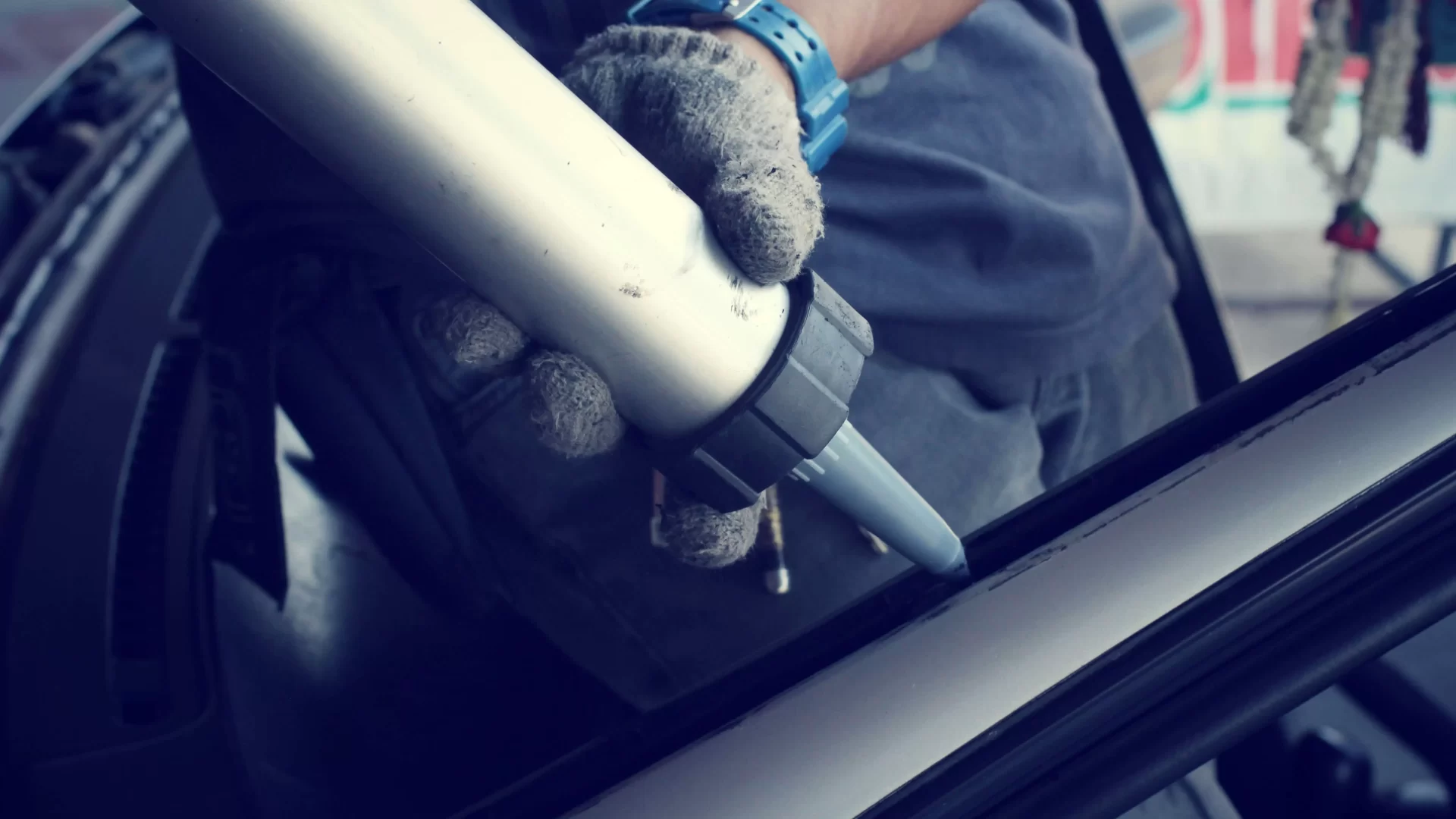 استبدال الزجاج الأمامي للسيارة وإصلاحه