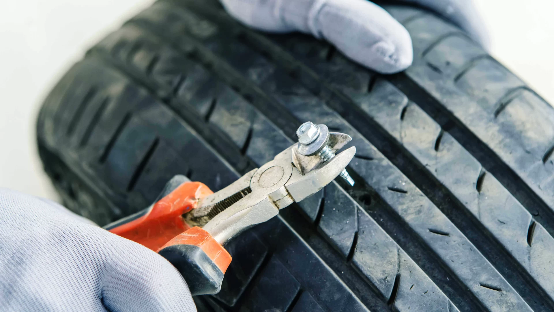 إصلاح ثقب إطار السيارة 2