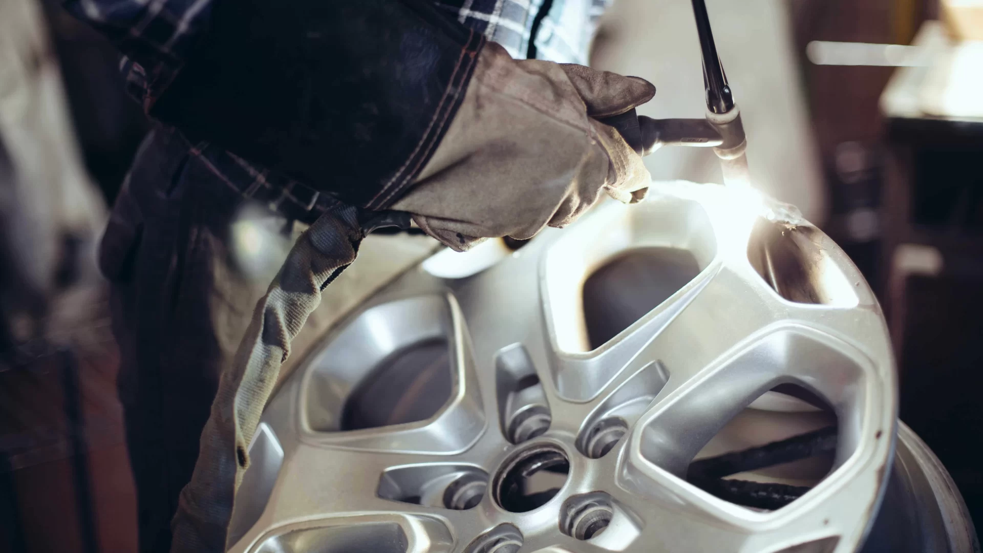 إصلاح إطارات السيارات