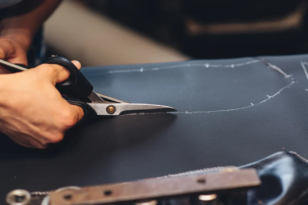 Перешив салона авто в Дубае обивка салона автомобиля