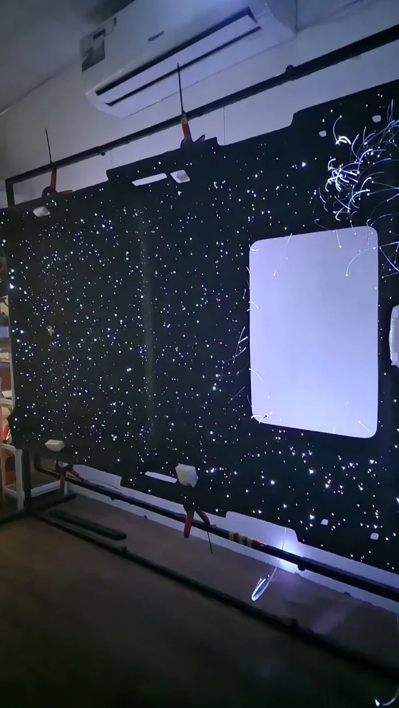 Перешив салона авто в Дубае автомобиль со звездной крышей