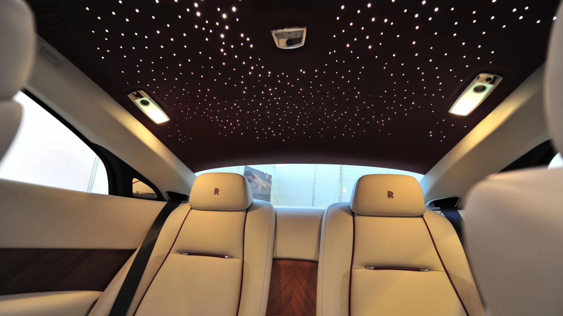 Установка автомобиля со звездной крышей 13