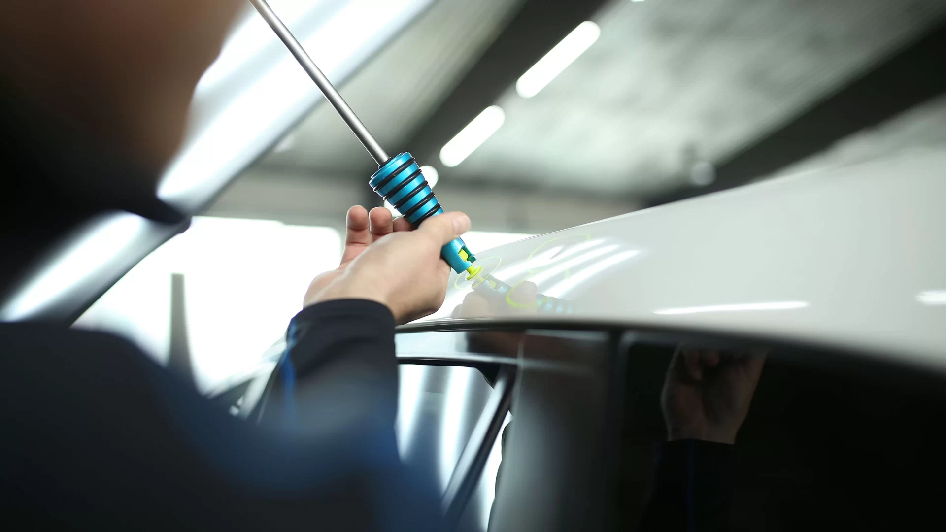 إصلاح انبعاج السيارة 3