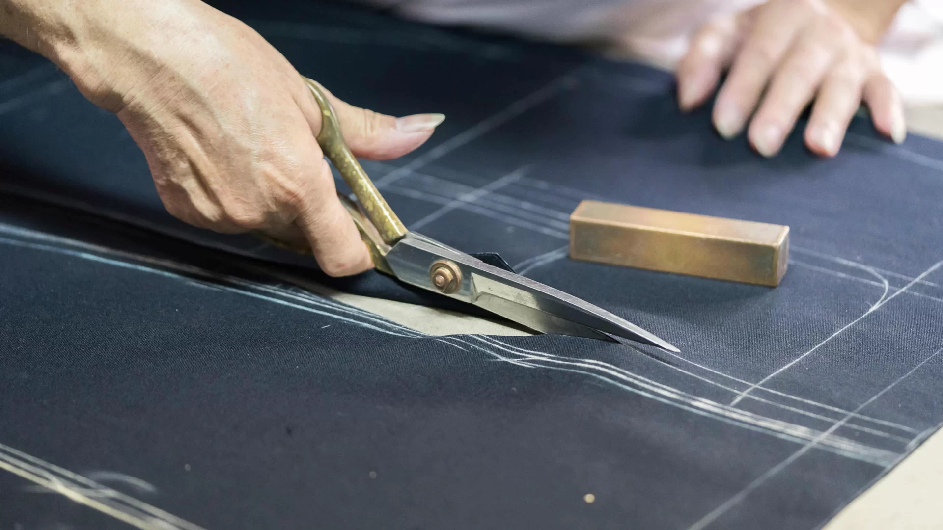 إصلاح تمزق جلد السيارة 4