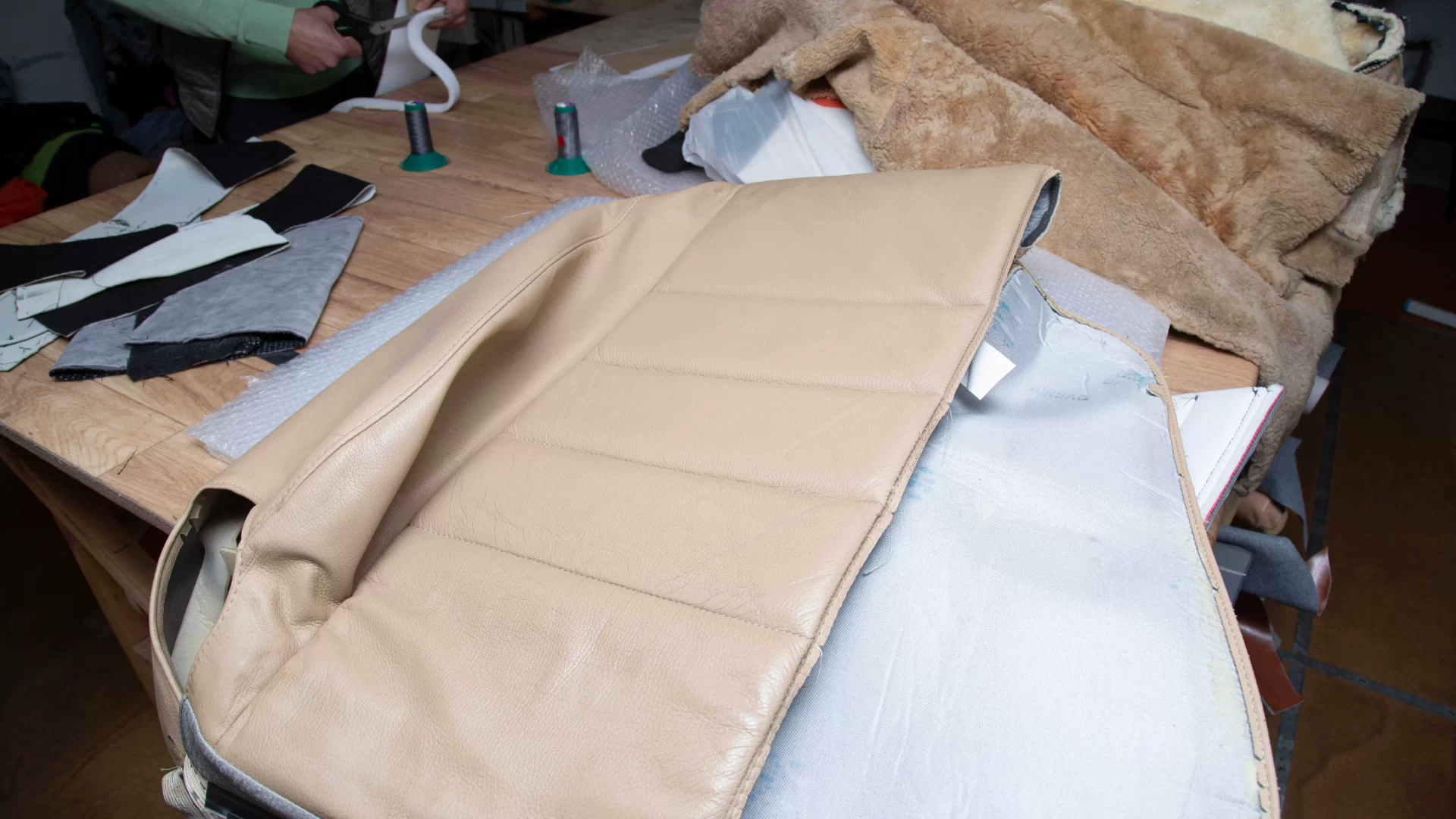 إصلاح تمزق جلد السيارة 3