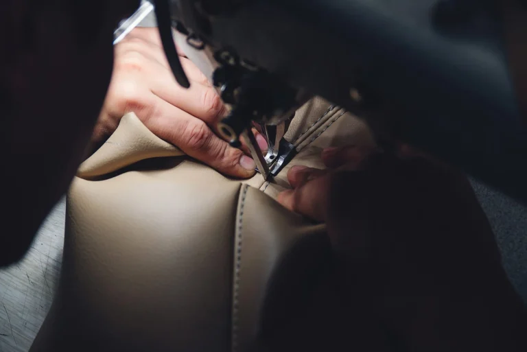 ремонт разрывов автомобильной кожи