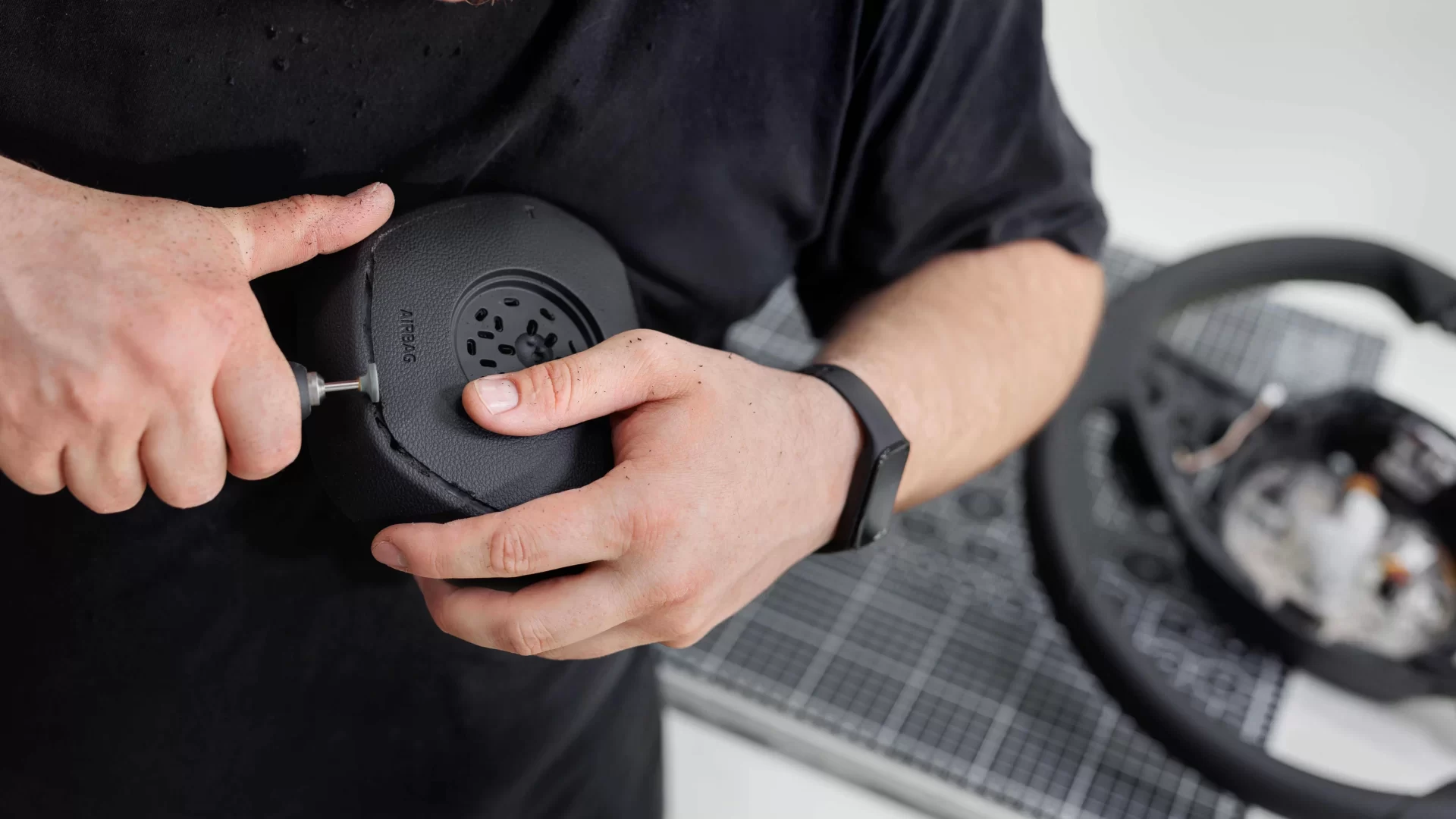 إصلاح عجلة القيادة الجلدية للسيارة 6