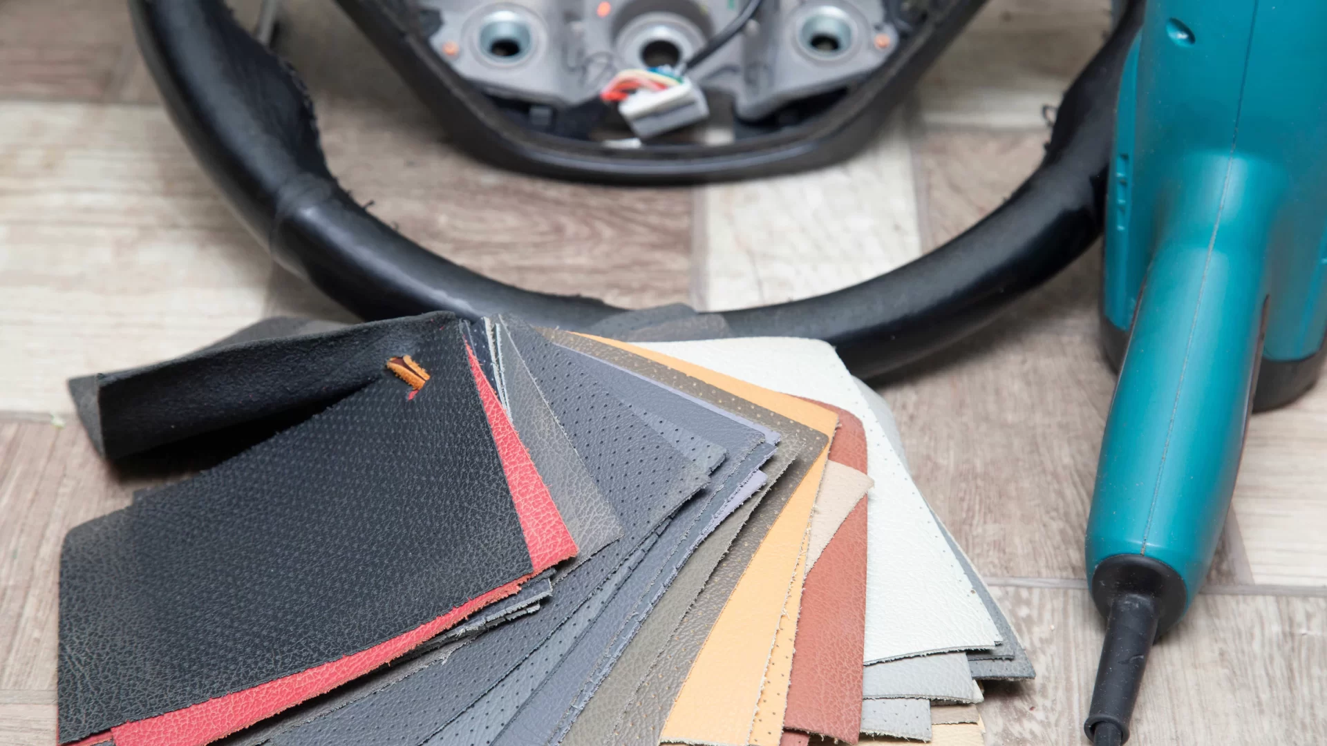 إصلاح عجلة القيادة الجلدية للسيارة 2