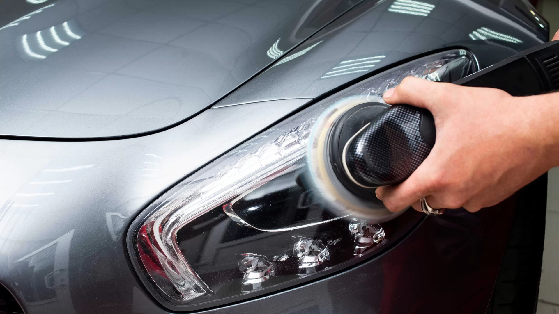 ترميم المصابيح الأمامية للسيارة