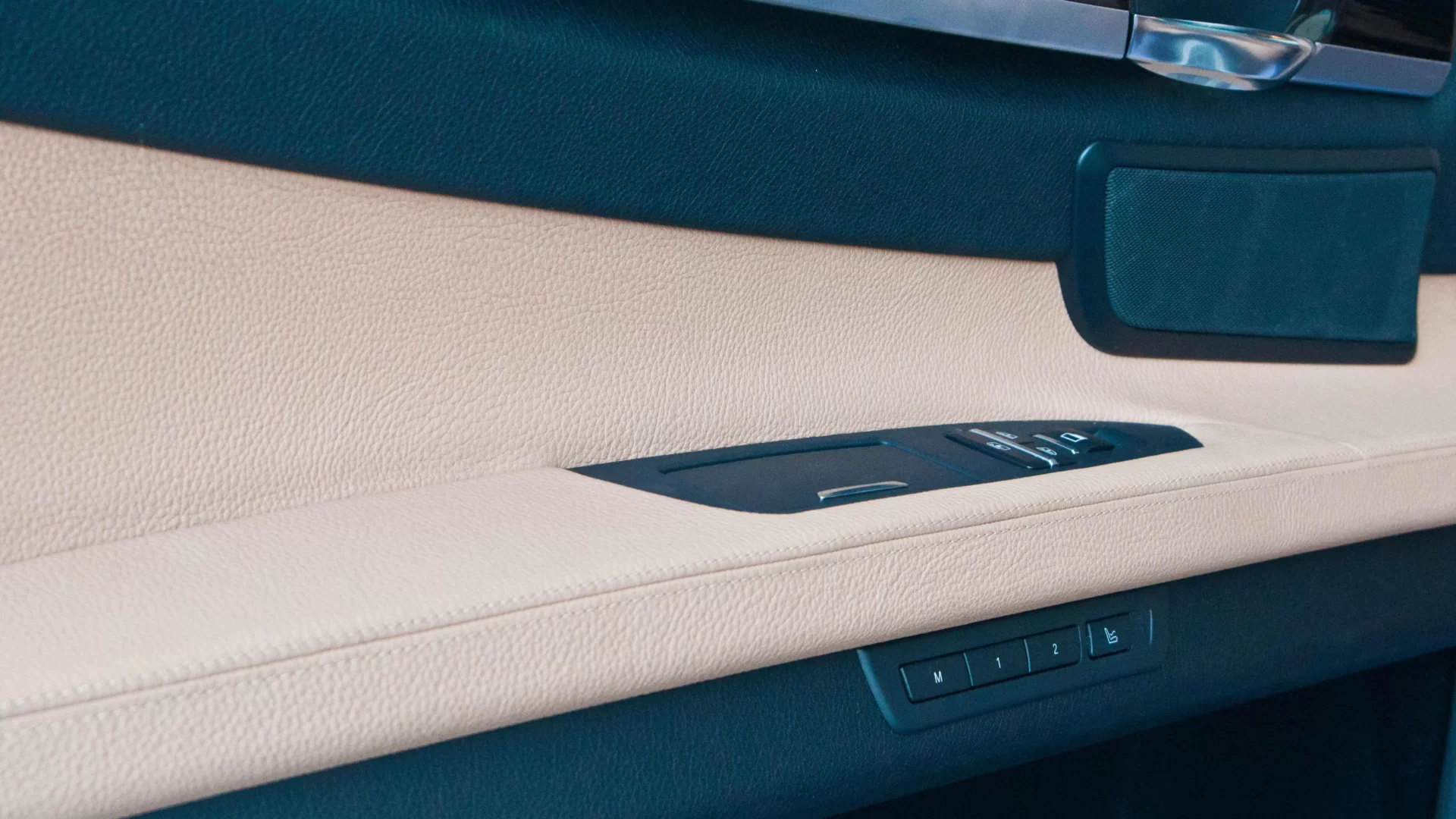 تصليح جلد باب السيارة 3