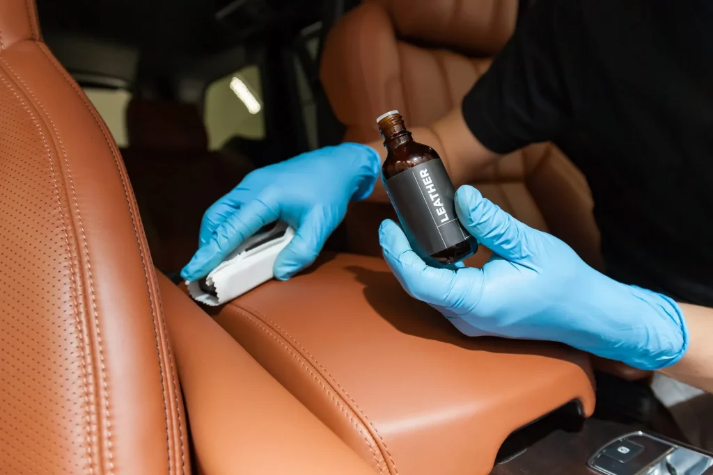 إصلاح المفروشات الجلدية للسيارة