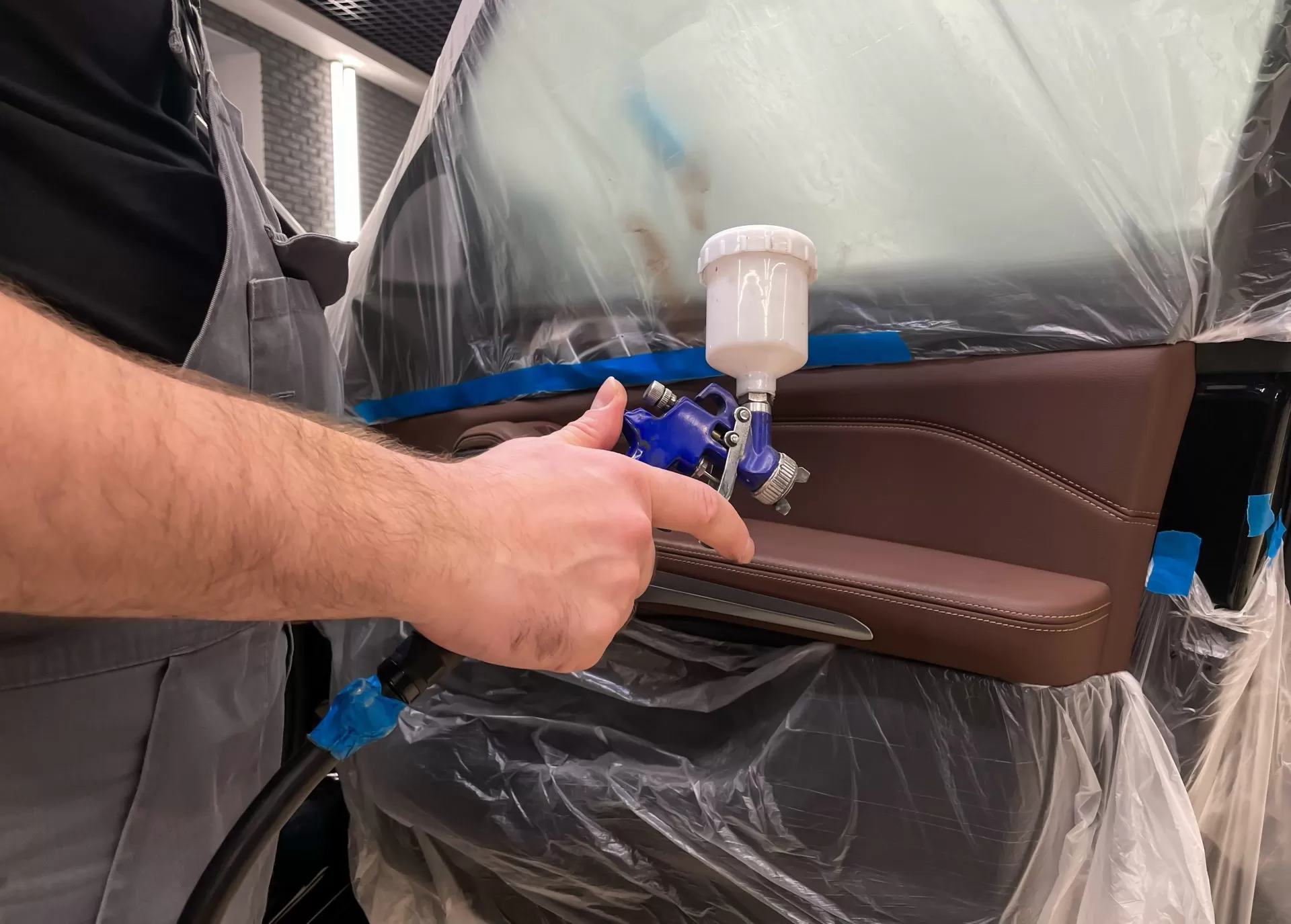 إصلاح المفروشات الجلدية للسيارة 3