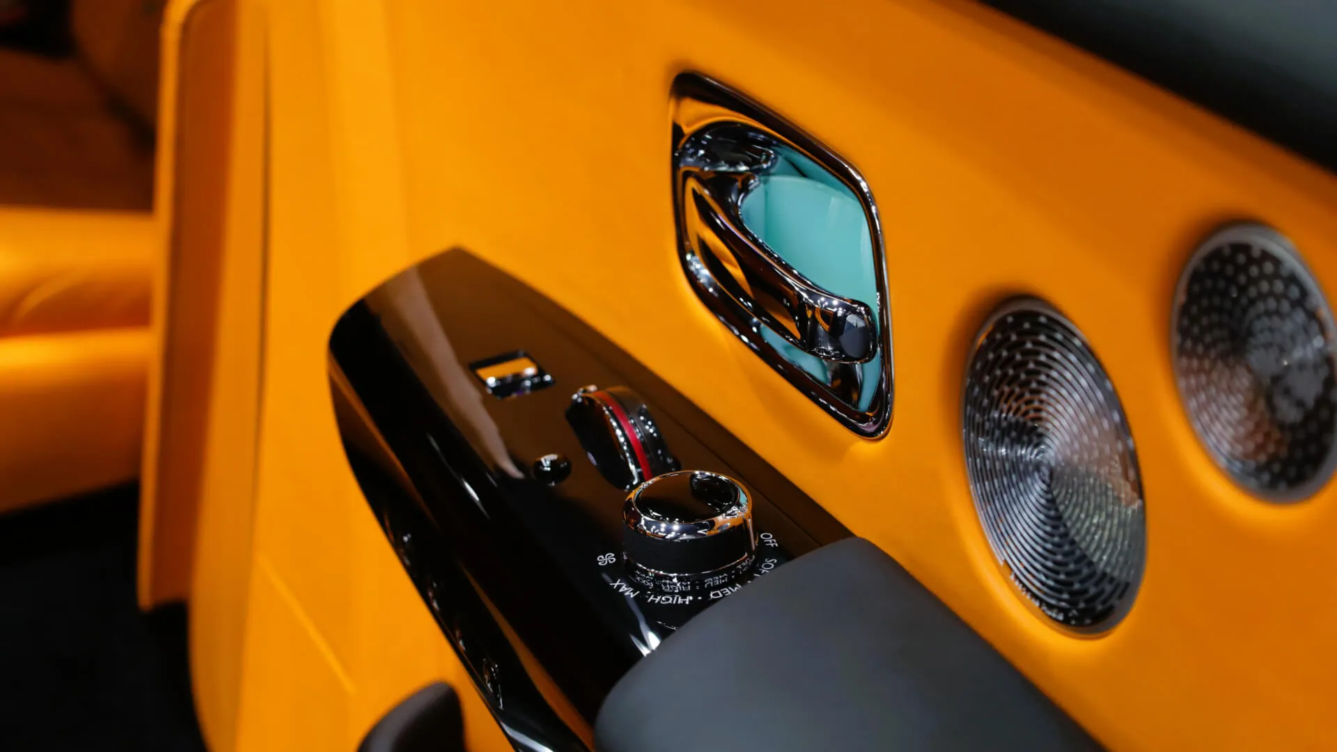 التنظيف الداخلي للسيارة 3