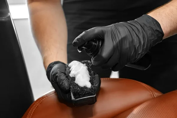 Как правильно чистить кожаные сиденья Mercedes-Benz