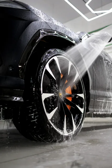 Lamborghini Urus – Manual car wash – 2