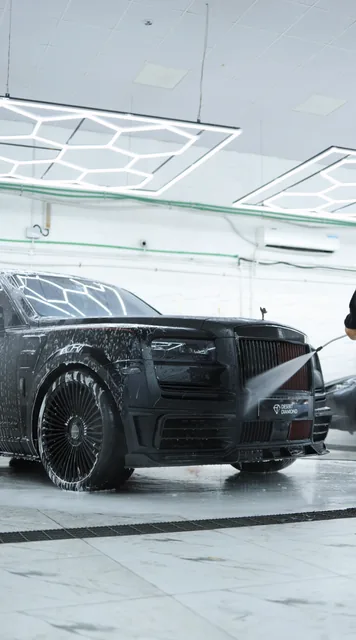 Rolls Royce Cullinan – Manual car wash, Interior deep cleaning