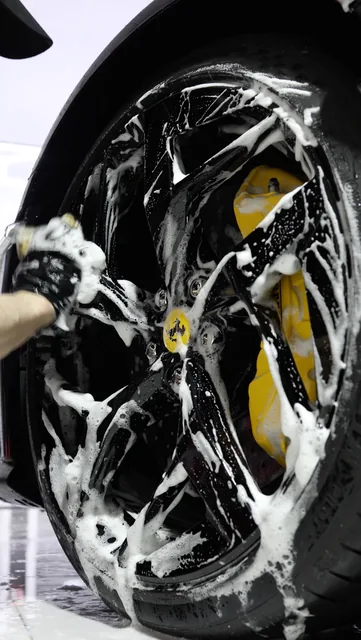Ferrari Amalfi – Manual car wash