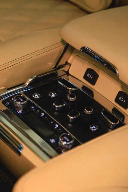 Bentley Mulsanne – Car polishing, Ceramic coating, Interior deep cleaning, Manual car wash – 17