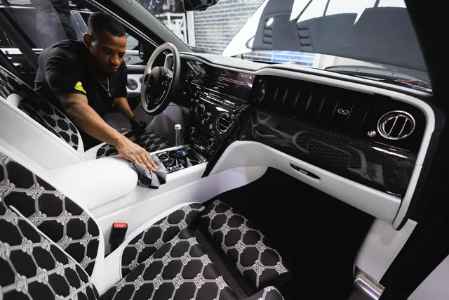 Rolls Royce Cullinan – تنظيف عميق للمقصورة